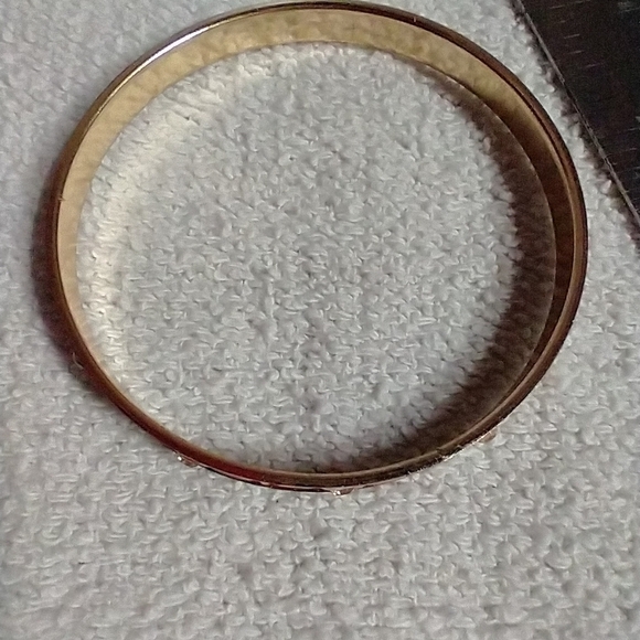 Goldtone bangle bracelet approx. 2.5 wide - Picture 3 of 3